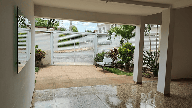 Garagem da American Power com segurança para os alunos