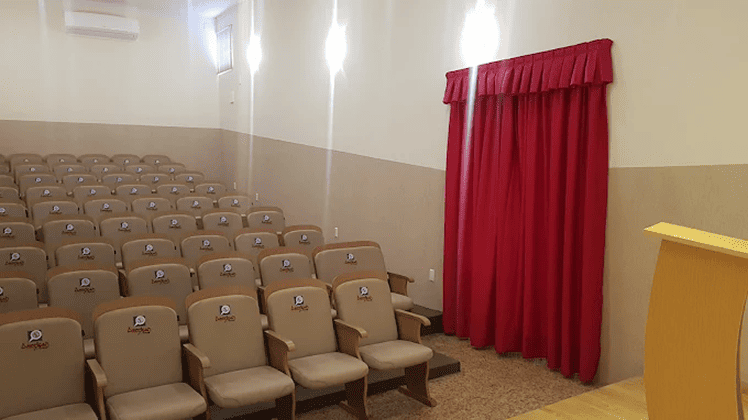 Teatro moderno da American Power para apresentações